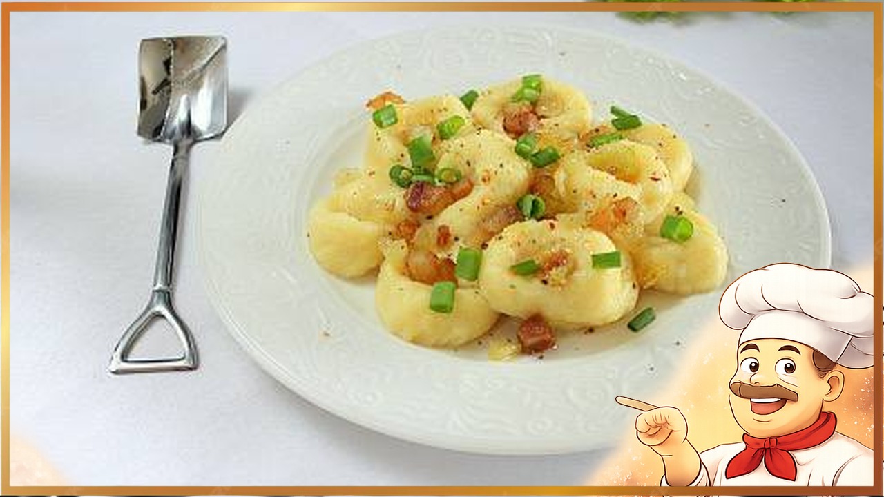 Галушки с луком и шкварками